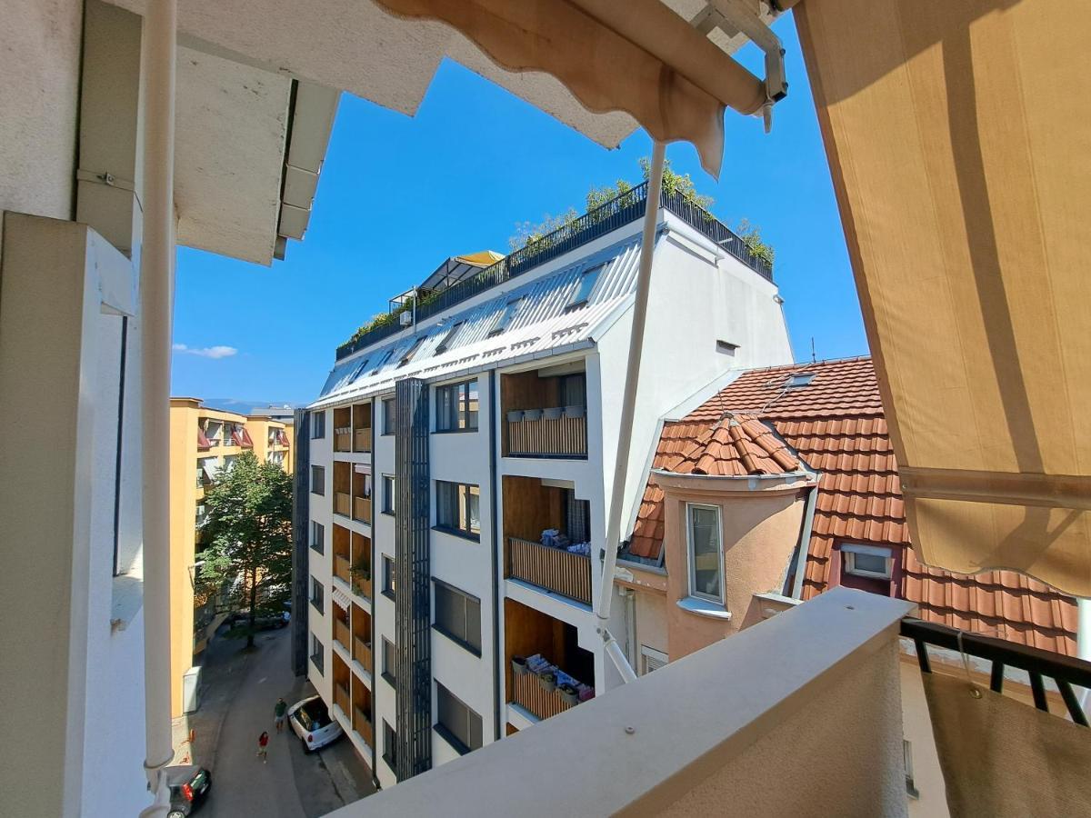 סקופיה Bright Top Floor Apartment With Free Parking מראה חיצוני תמונה