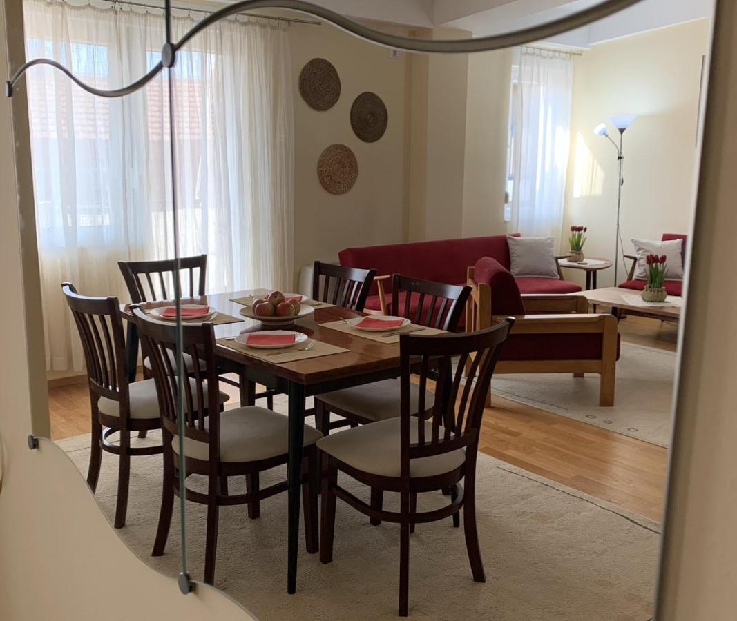 סקופיה Bright Top Floor Apartment With Free Parking מראה חיצוני תמונה