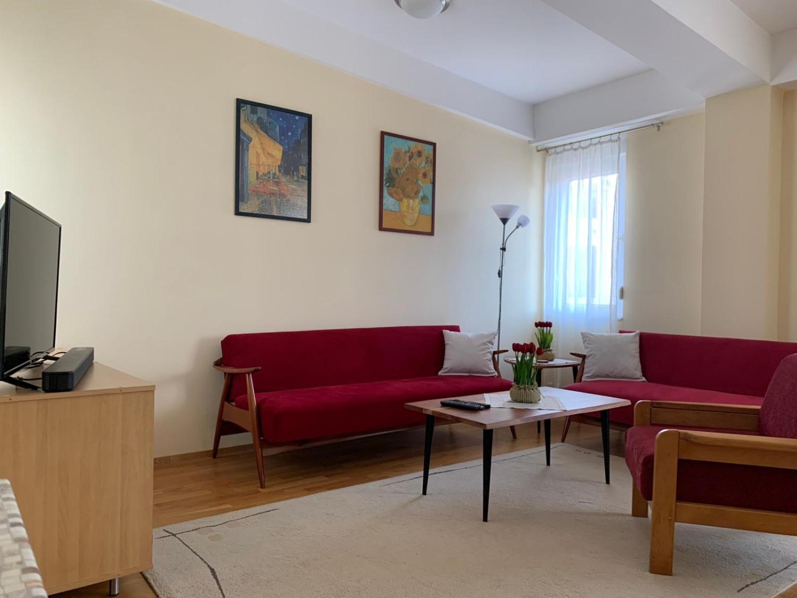 סקופיה Bright Top Floor Apartment With Free Parking מראה חיצוני תמונה